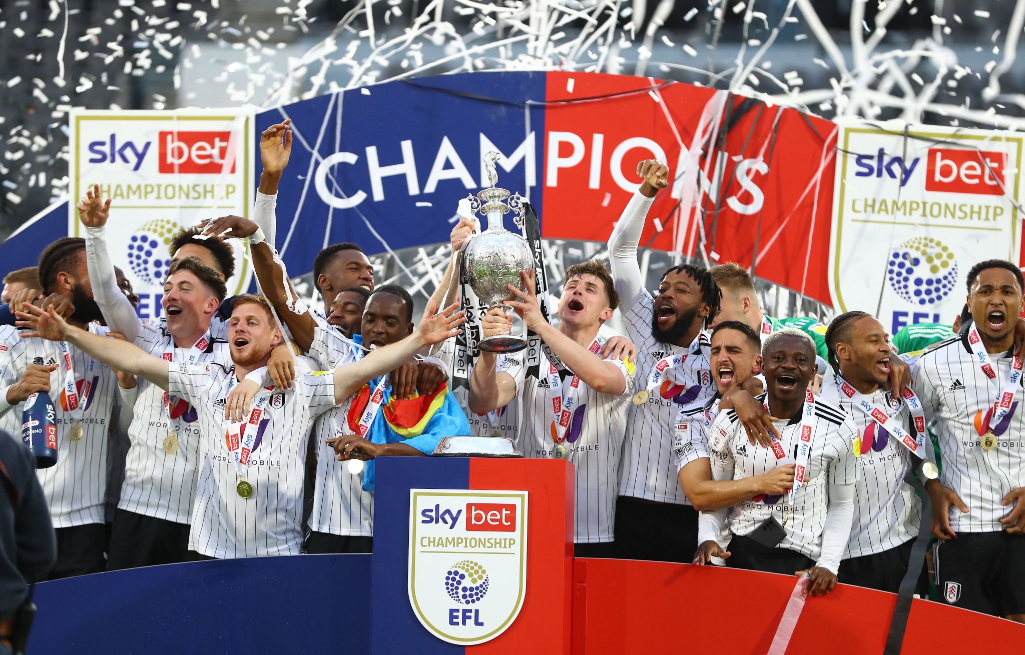 Angleterre : Kebano, un premier trophée après une saison riche